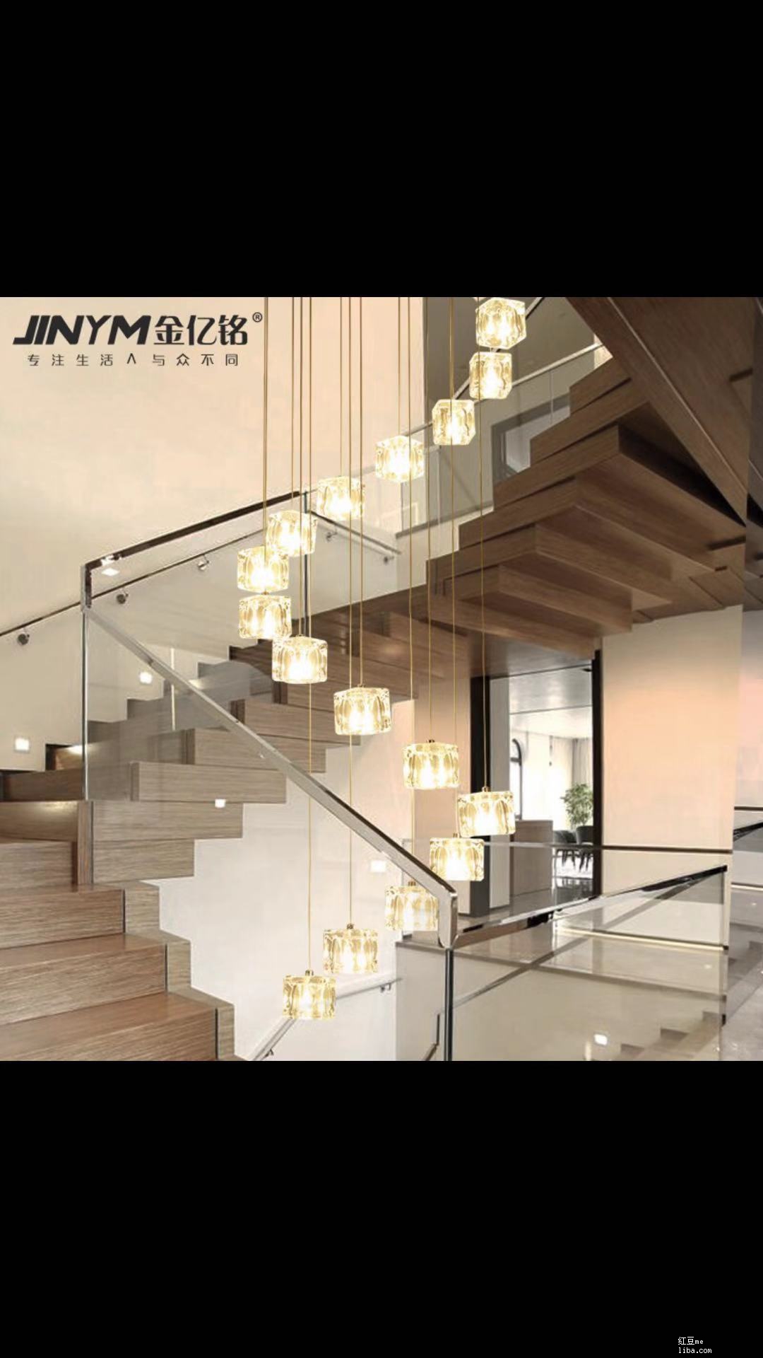 这种玻璃现代的做的少，我们楼梯主要还是以传统木质的，技术成熟.jpg