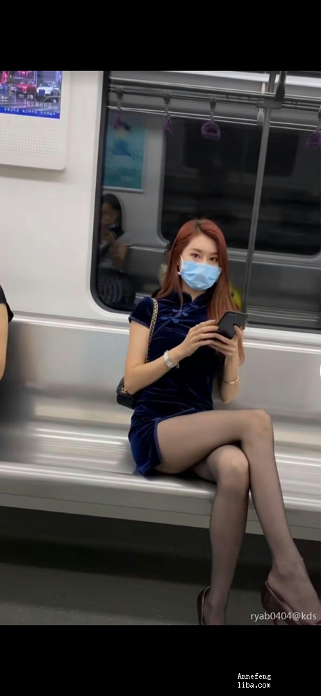 顶级美女竟然在坐地铁- 篱笆社区手机版